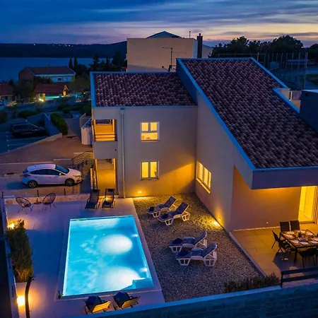 Sunshine With New Pool On The Beach Zadar