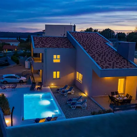 Willa Sunshine With New Pool On The Beach Zadar Posedarje