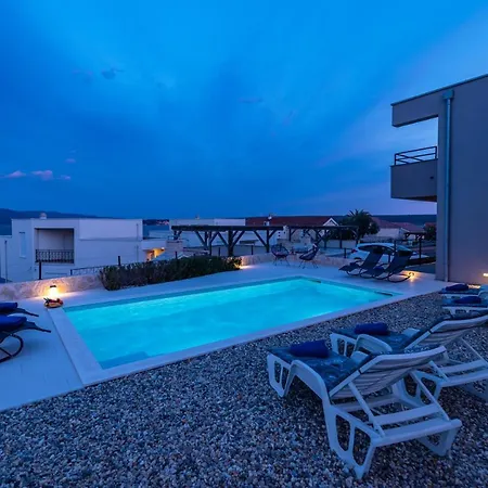 Sunshine With New Pool On The Beach Zadar Willa